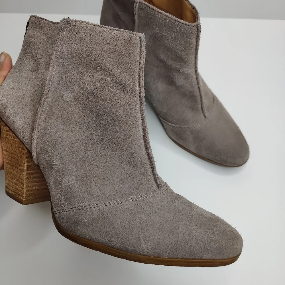 Enzo Angiolini Eagimm Suede Ankle boots